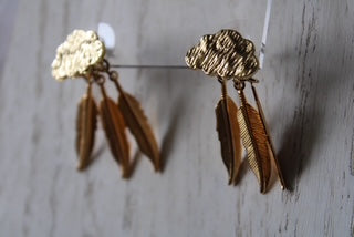 FAT SS 25' - EAGLES NEST gold feather earrings